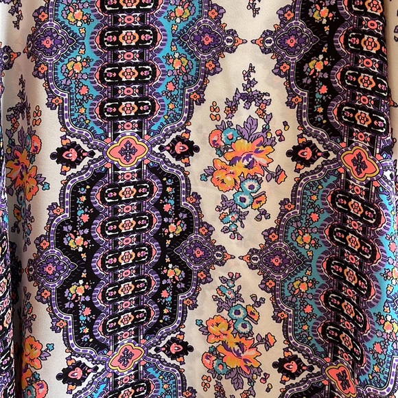 Designer lab cap sleeves beautiful print top. Perfect for summer. - Picture 6 of 8